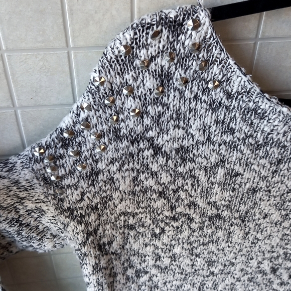 Ellison black/white sweater with silver embellishments on shoulders - Picture 3 of 3